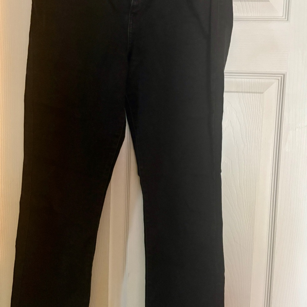 Women’s Levi’s Signature black jeans. Size 12S